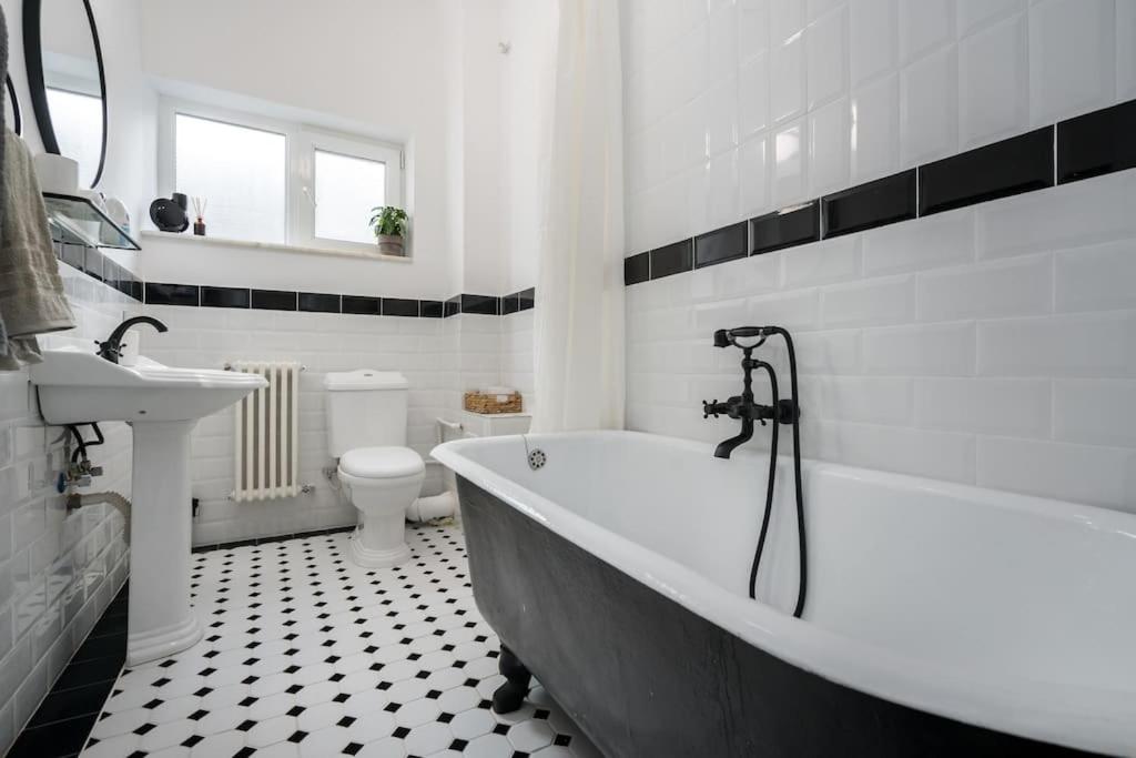 Exquisite Art Deco 2Br Apartment Prime Location Bucarest Esterno foto